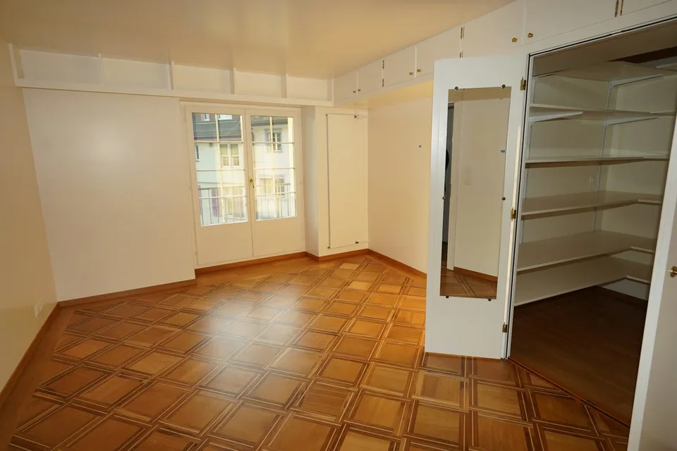 Charmante 3-Zimmer-Wohnung mit Balkon in der Zürcher Altstadt – Foto 11 von 14