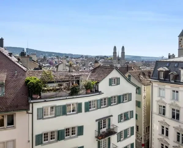 Charmante 3-Zimmer-Wohnung mit Balkon in der Zürcher Altstadt – Foto 2 von 14