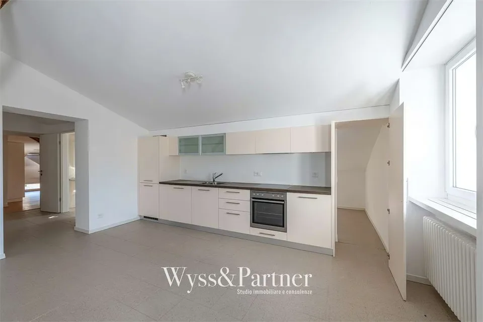 Balerna geräumige 3,5-Zimmer-Dachgeschosswohnung – Foto 3 von 13