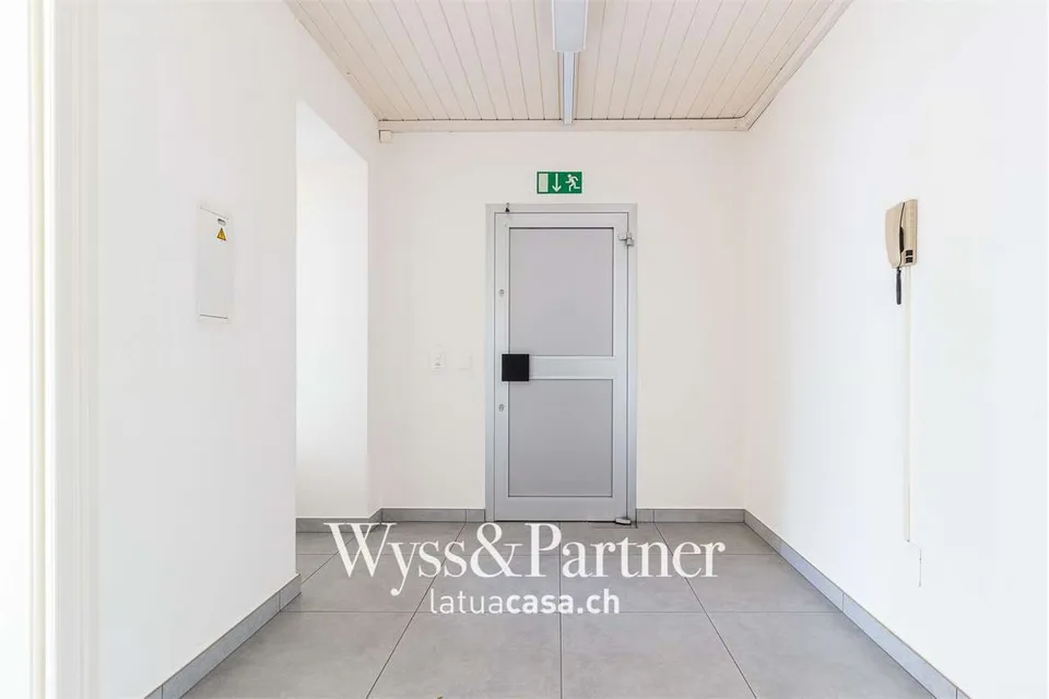 Chiasso, ufficio di 150 mq + locale separato – foto 3 di 10
