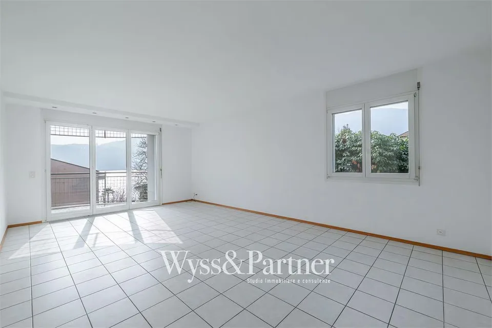 Spazioso 4,5 locali a Morcote con ampio balcone e vista lago – foto 2 di 13