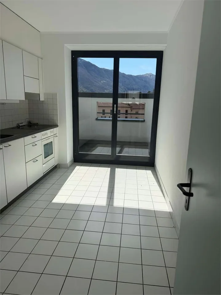 2.5 Room Apartment in the Heart of Bellinzona with Castle View – photo 4 of 7