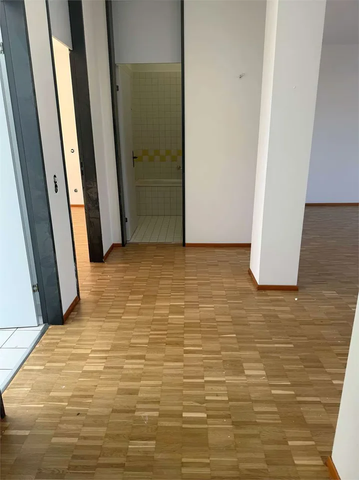 2.5 Room Apartment in the Heart of Bellinzona with Castle View – photo 3 of 7