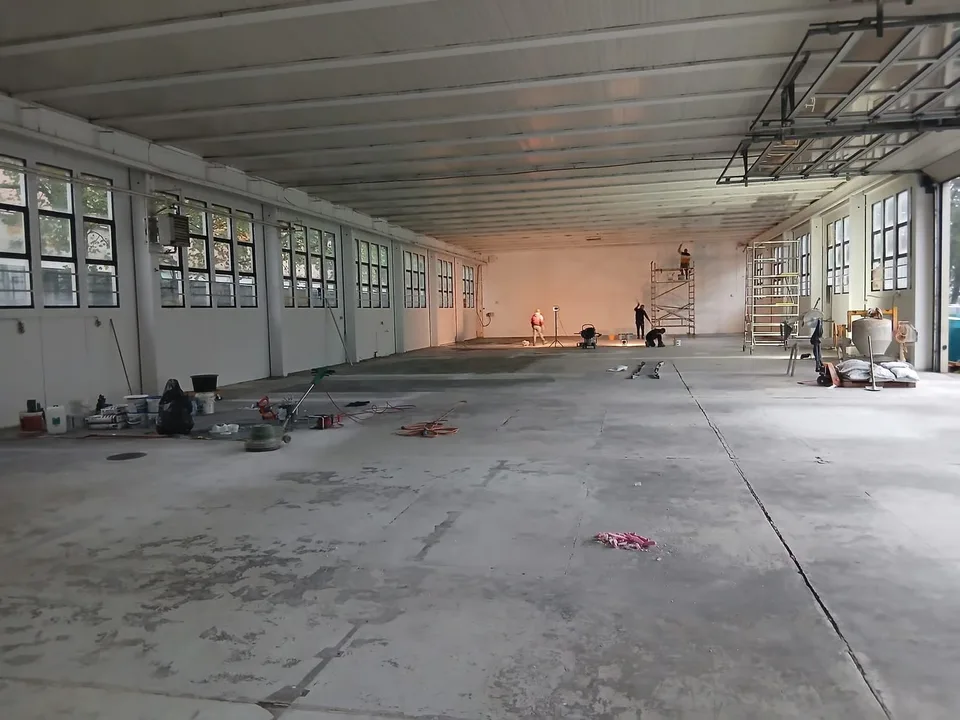 Espace commercial et entrepôt à louer à Grancia – photo 4 sur 11