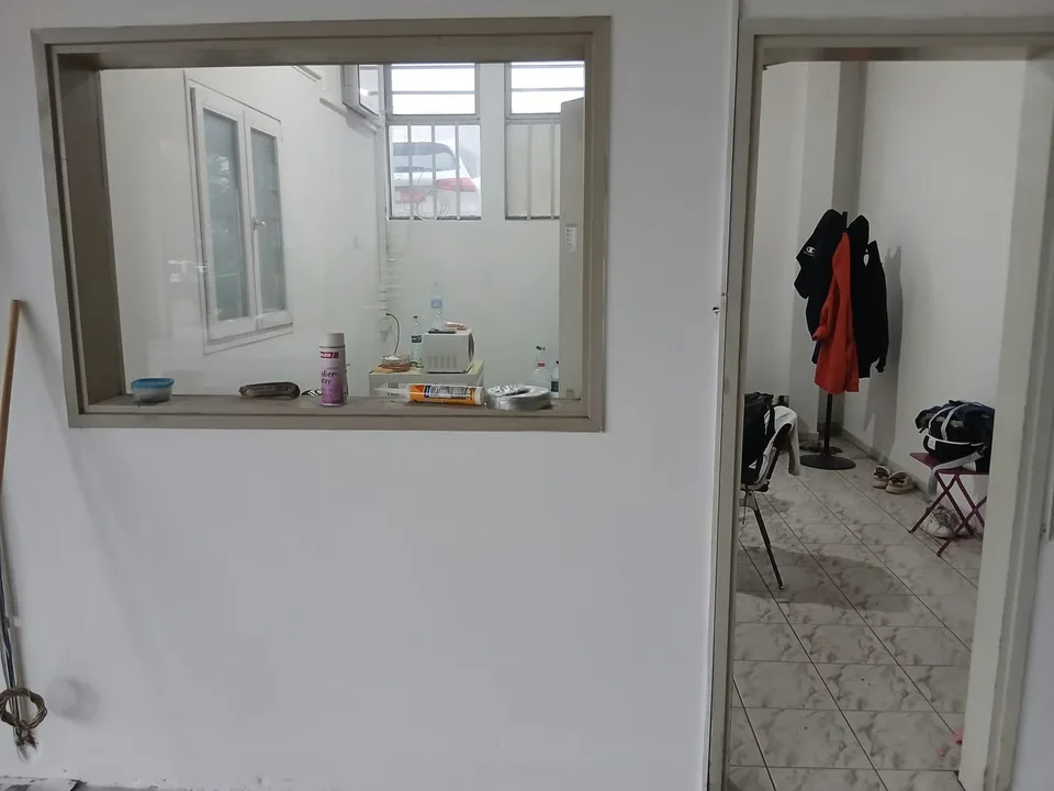 Espace commercial et entrepôt à louer à Grancia – photo 10 sur 11