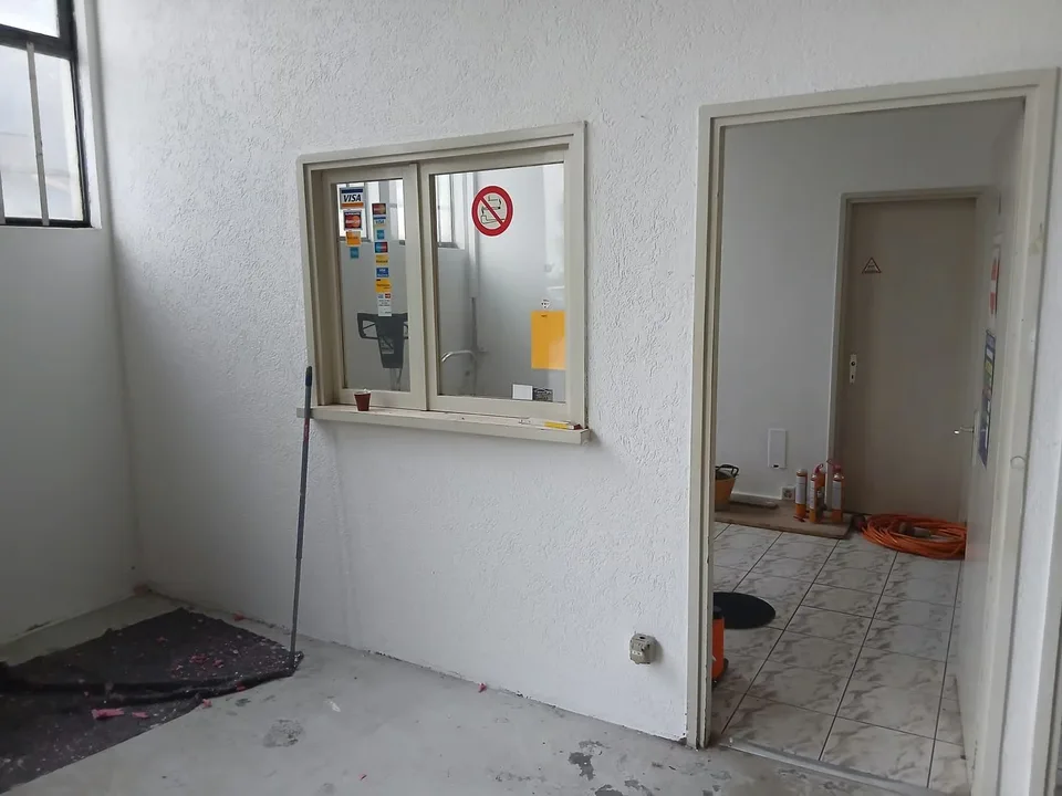 Espace commercial et entrepôt à louer à Grancia – photo 11 sur 11