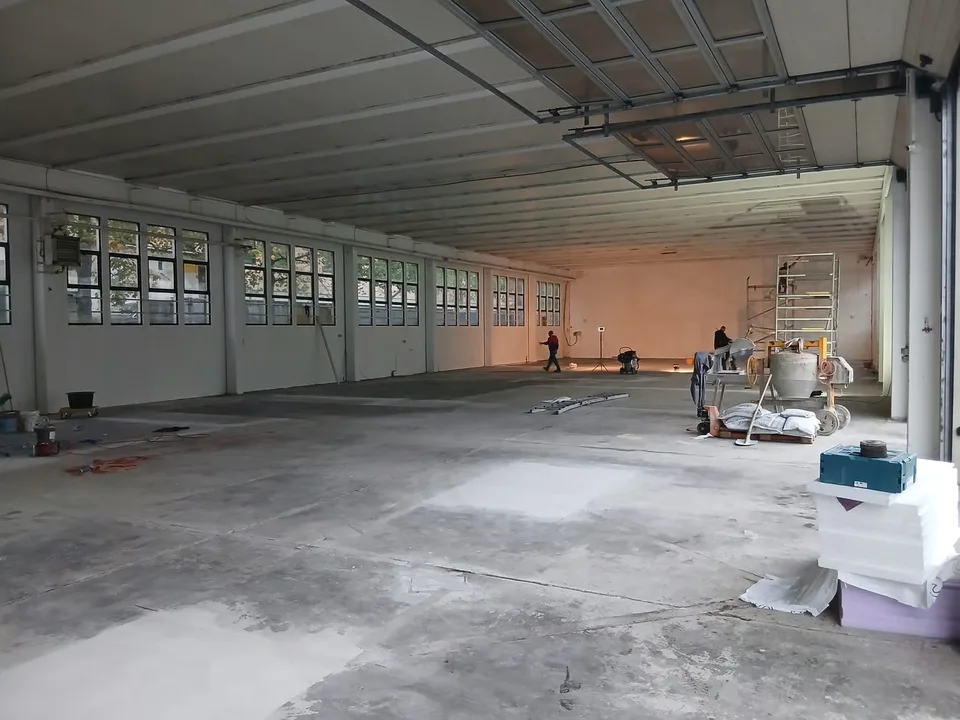 Espace commercial et entrepôt à louer à Grancia – photo 8 sur 11