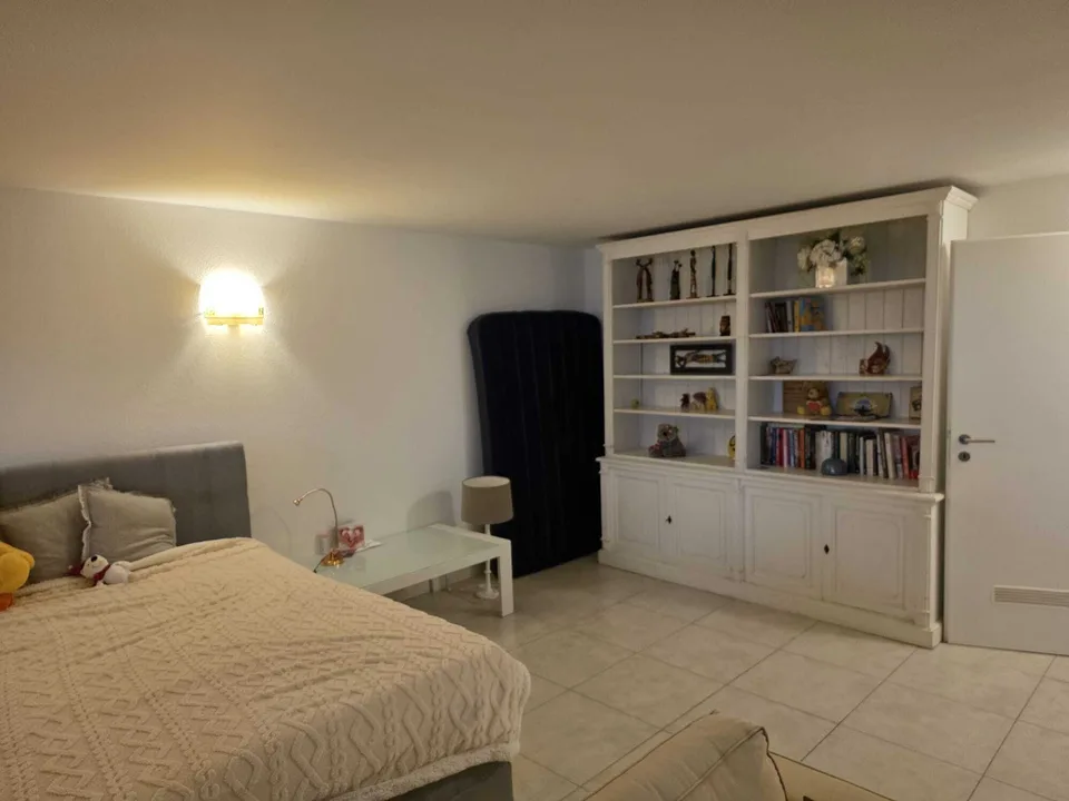 LUTRY - BEL APPARTAMENTO DI 4.5 LOCALI CON VISTA SUL LAGO – foto 6 di 13