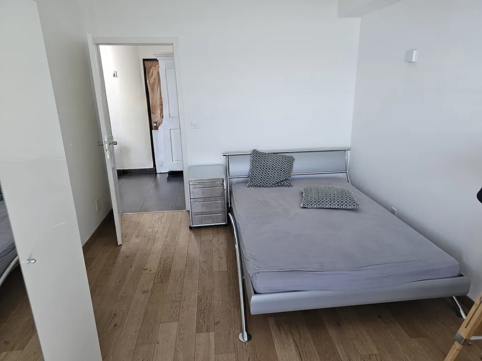 LUTRY - BEL APPARTAMENTO DI 4.5 LOCALI CON VISTA SUL LAGO – foto 3 di 13