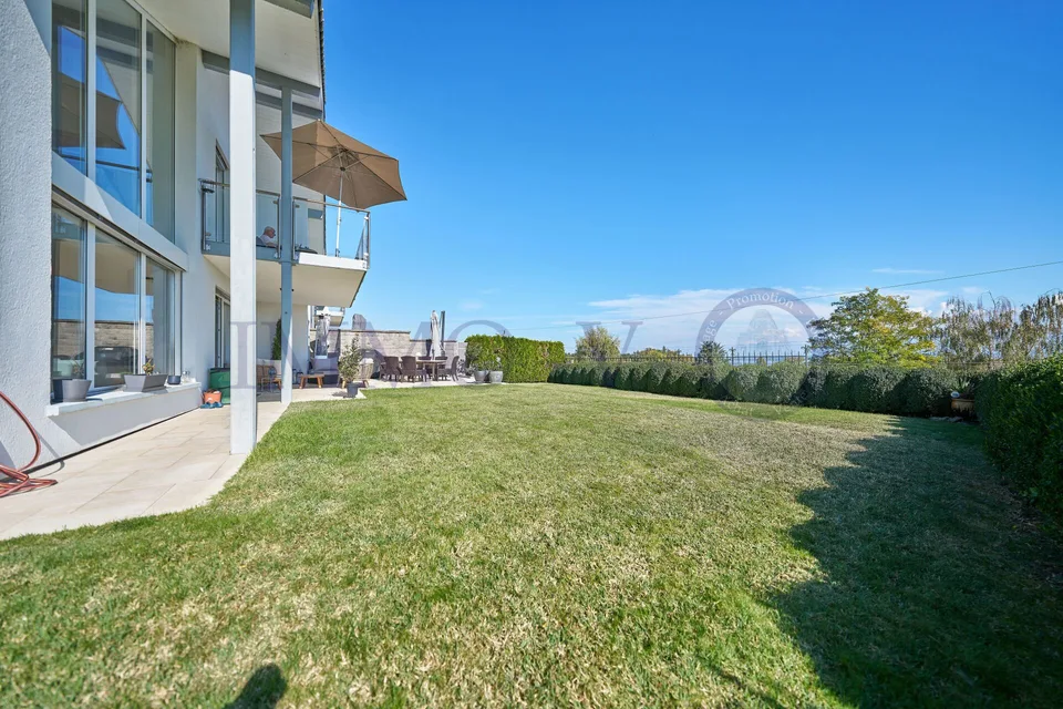 LUSSUOSA ABITAZIONE CON GRANDE GIARDINO E VISTA LAGO – foto 3 di 18