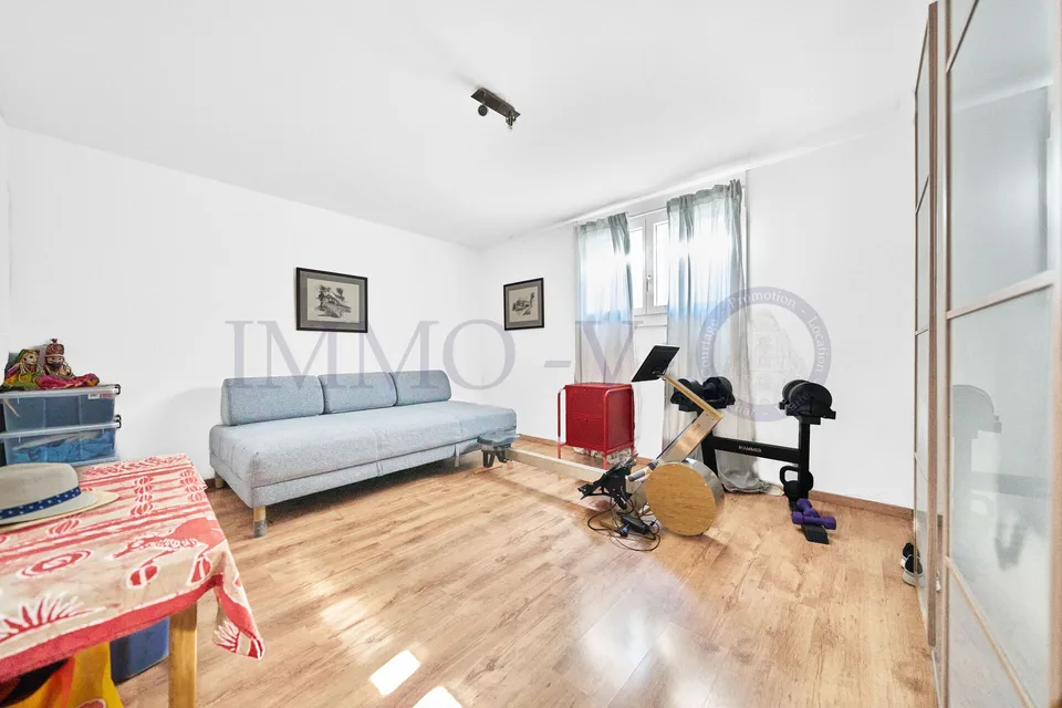 LUSSUOSA ABITAZIONE CON GRANDE GIARDINO E VISTA LAGO – foto 16 di 18