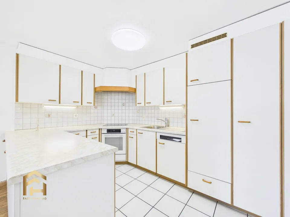 Lichtdurchflutete, grosszügige 4.5-ZWG mit Balkon & Lift – Foto 6 von 13