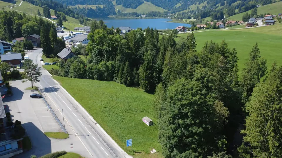 Opportunité de développement à Schwarzsee (Lac Noir) - parcelle en zone centre – photo 2 sur 7
