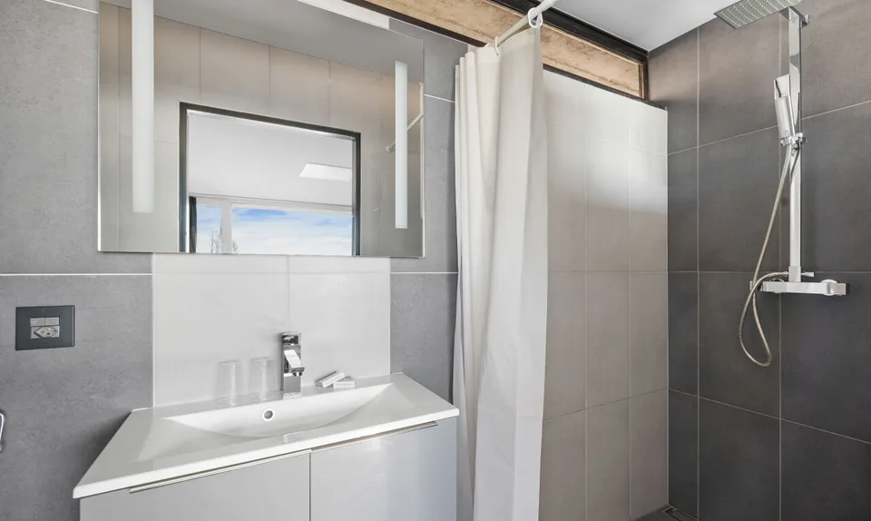 Hotel zu verkaufen: 26 Zimmer, 18.319 m² Grundstück, Seeblick – Foto 9 von 13