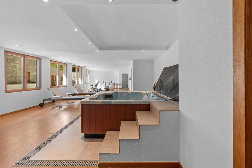 2.5 Zimmerwohnung mit Balkon und grossem Garten – Foto 8 von 10