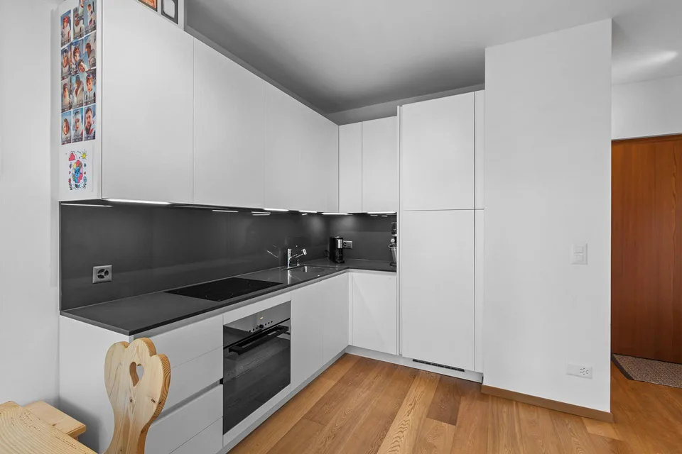 2.5 Zimmerwohnung mit Balkon und grossem Garten – Foto 2 von 10
