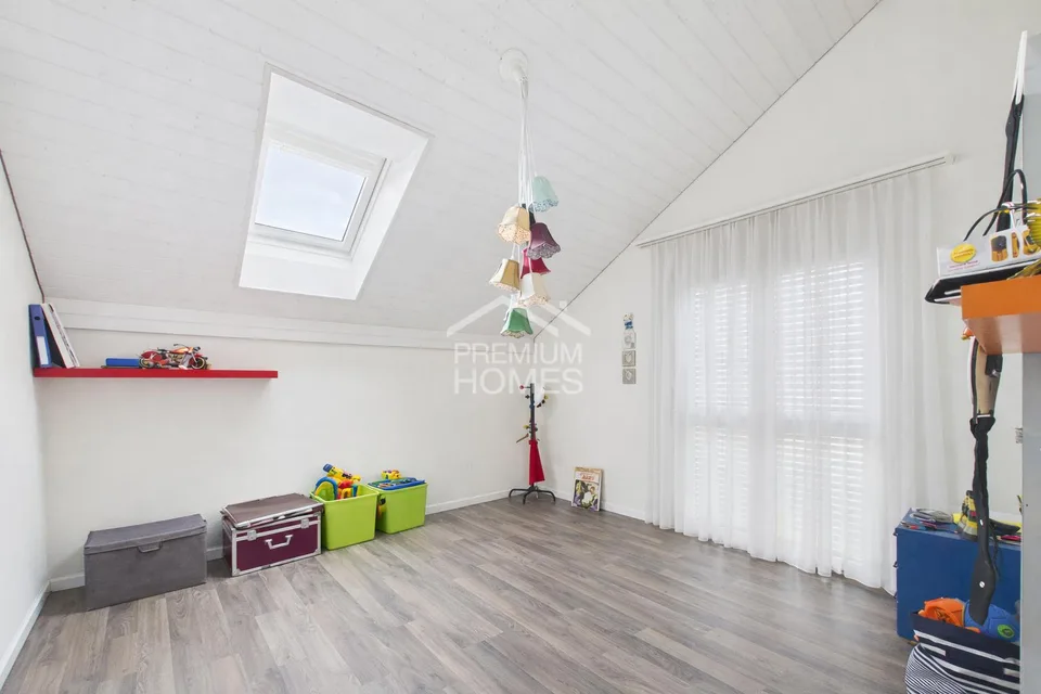 5.5-Room Single-Family House with Garden and Double Garage – photo 10 of 12