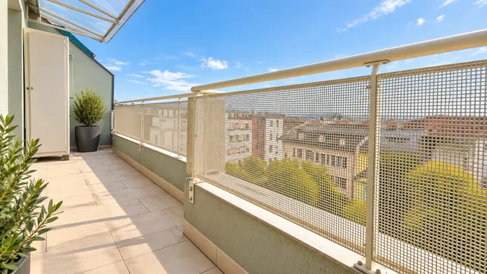 Top floor with panoramic view in the heart of Geneva – photo 2 of 5