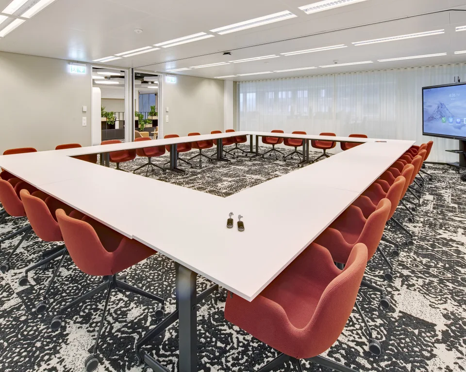 6 möbelierte Arbeitsplätze. Ein Büro. Viele Möglichkeiten. – Foto 6 von 11