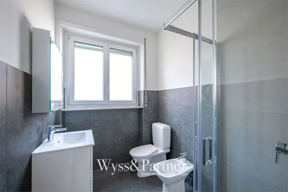 Lugano, Via Franscini - Appartement rénové de 4 pièces avec balcon – photo 4 sur 5