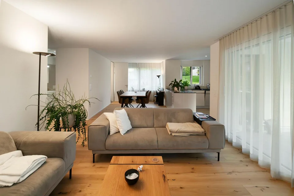 Grosszügige Wohnung im Eigentumsstandard an ruhiger Lage – Foto 3 von 14