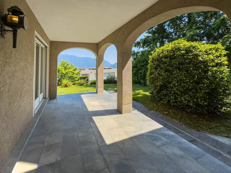 Villa con giardino e vista aperta sul golfo di Lugano a Carona – foto 2 di 17
