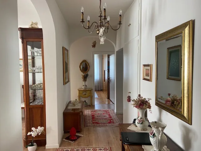Komfortables 4.5-Zimmer-Apartment im letzten Stock in Chiasso – Foto 5 von 9