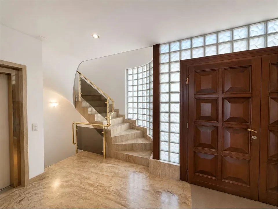 Ref. 2645 Elegant Residence of 400 sqm with Lake View in Lugano – photo 2 of 13