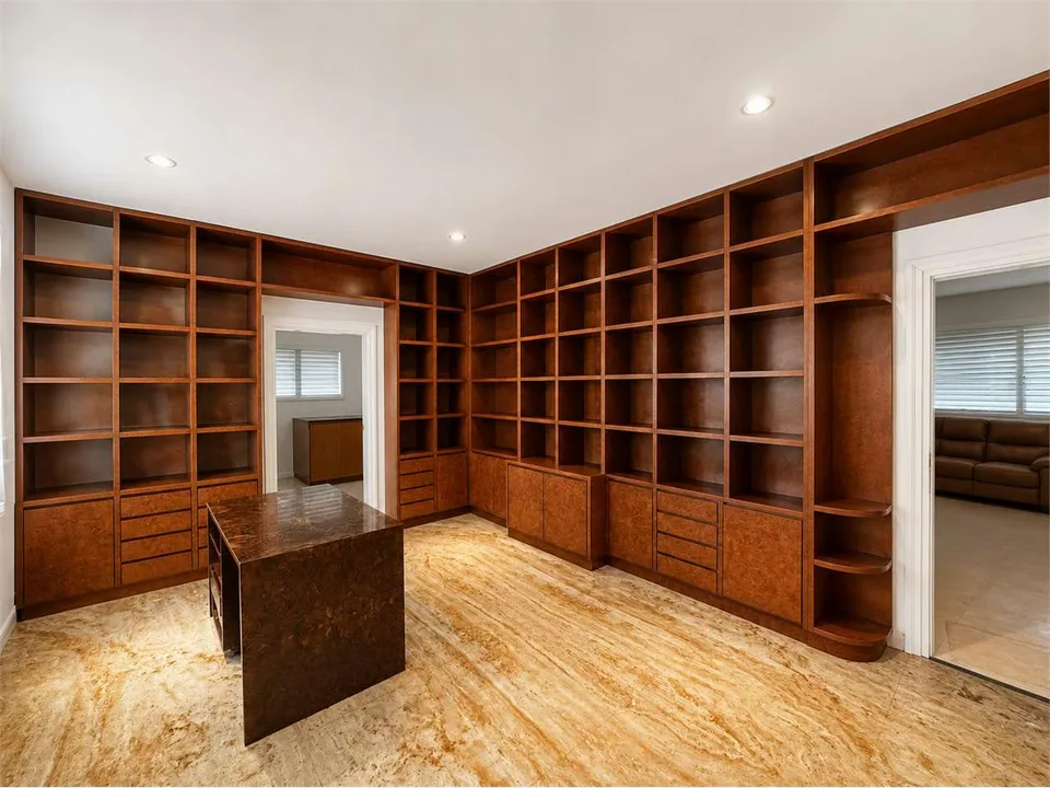 Ref. 2645 Elegant Residence of 400 sqm with Lake View in Lugano – photo 12 of 13