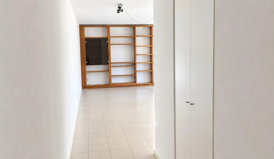 Helle Wohnung mit schöner Terrasse in einer praktischen und strategischen Lage – Foto 2 von 9