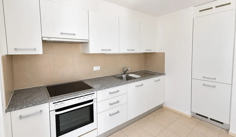 Helle Wohnung mit schöner Terrasse in einer praktischen und strategischen Lage – Foto 5 von 9