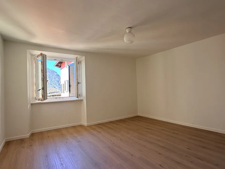Schöne renovierte Wohnung mit Garten und Garage in Pugerna – Foto 7 von 9