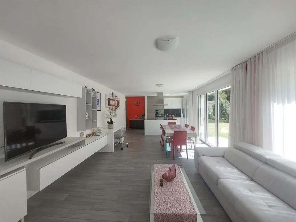 Appartement spacieux de 3,5 pièces avec jardin privé à Barbengo – photo 6 sur 13