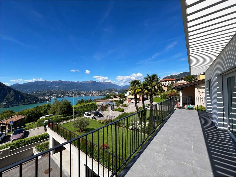 Rif. 2713 Pugerna Villa di nuova costruzione con giardini e vista lago – foto 2 di 7