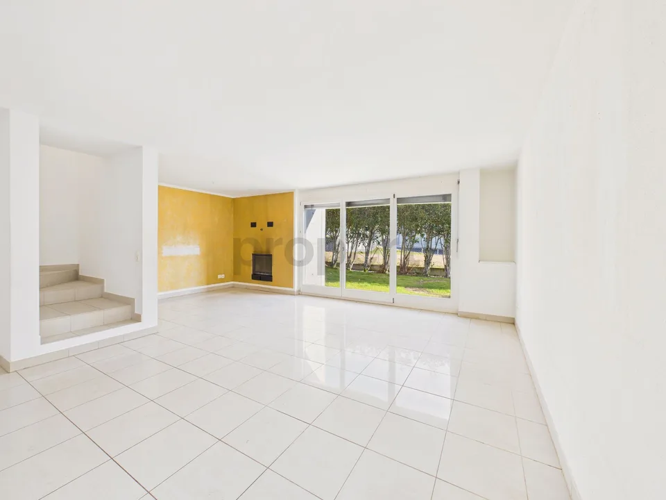 Wir verkaufen ein schönes, großzügiges Haus in Brione sopra Minusio mit Pool und Garten. (Keine Seesicht) – Foto 12 von 13