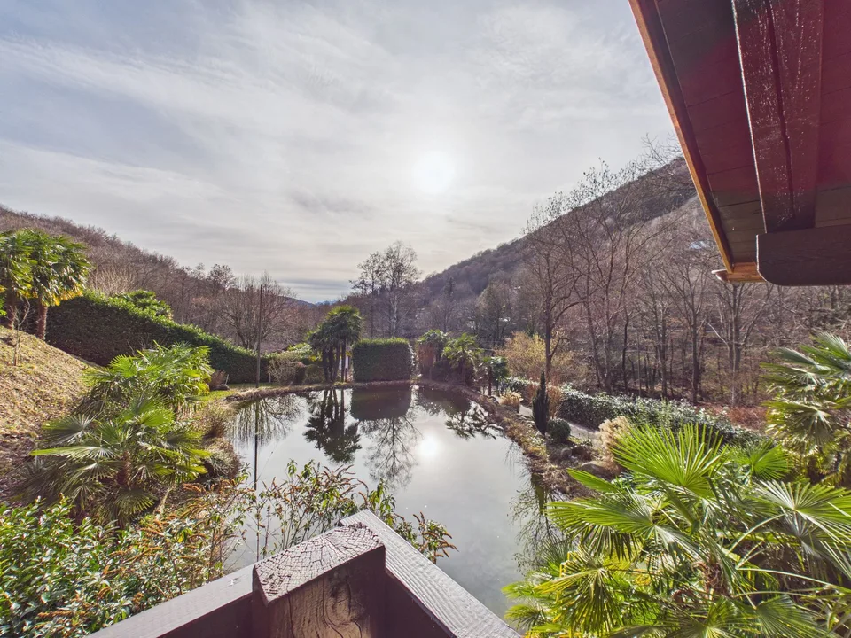 Villa exclusive de 7,5 pièces immergée dans la verdure avec dépendance et étang – photo 7 sur 13