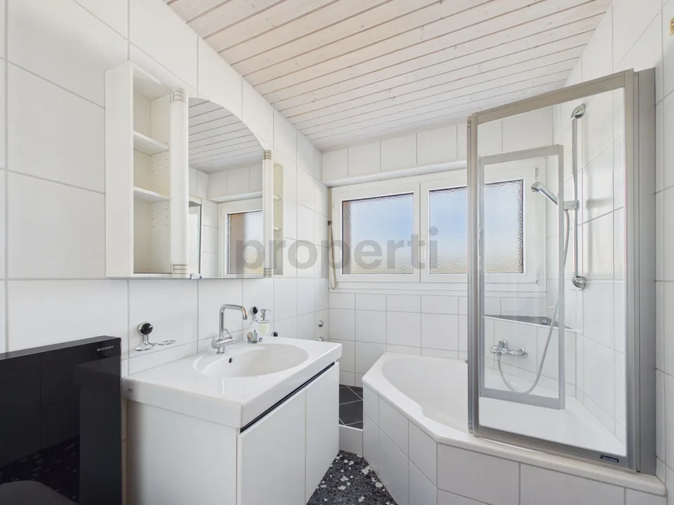4.5/5.5 Zimmer Wohnung mit privater 120 m² Dachterrasse mit verglastem Pavillon, Cheminée, Süd-Balkon & Tiefgaragenplatz! – Foto 7 von 13