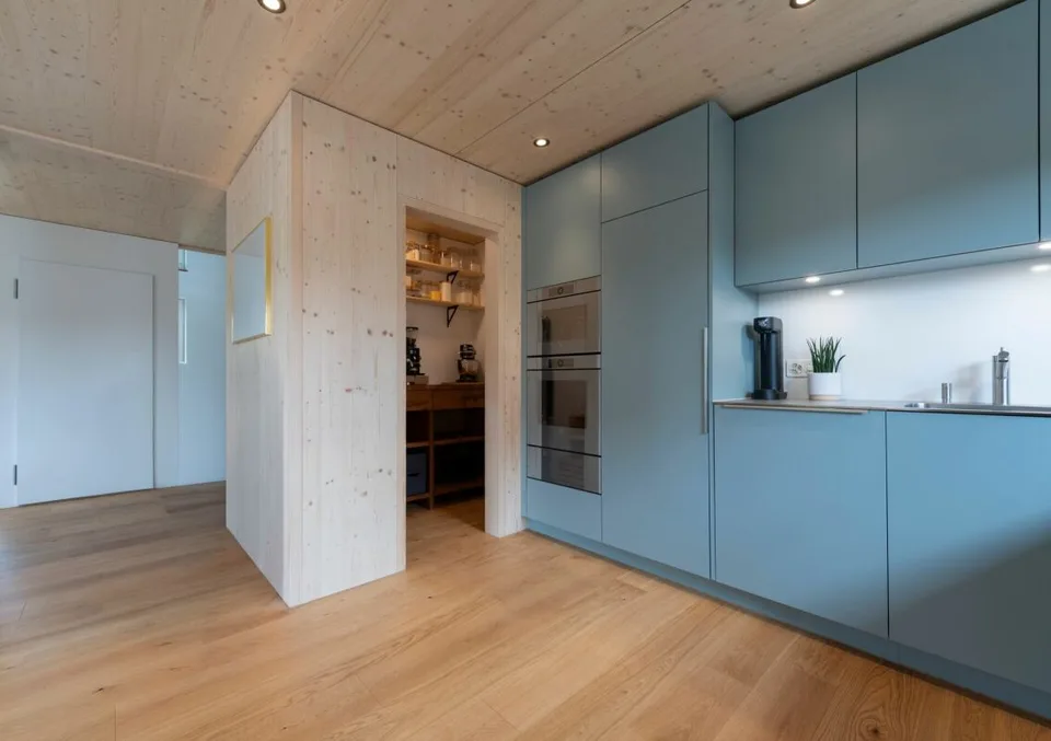 Maison individuelle moderne avec des espaces polyvalents – photo 7 sur 13