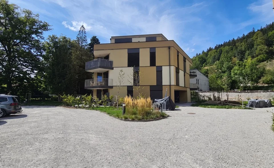 Joli appartement de 2,5 pièces avec terrasses et jardin à Couvet – photo 12 sur 13