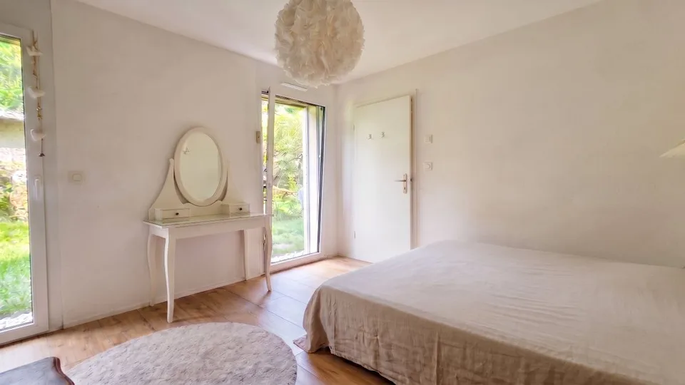 Joli appartement de 2,5 pièces avec terrasses et jardin à Couvet – photo 6 sur 13