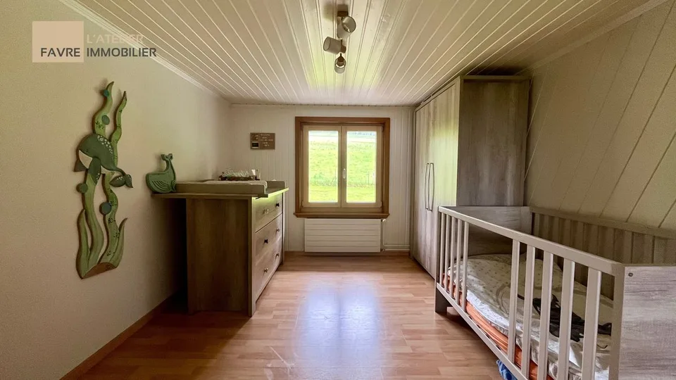 Autentica casa di villaggio con 5,5 stanze in un contesto verde di 1884 m2 – foto 10 di 13