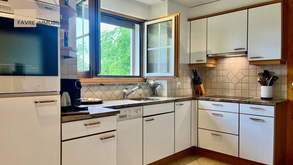 Autentica casa di villaggio con 5,5 stanze in un contesto verde di 1884 m2 – foto 8 di 13