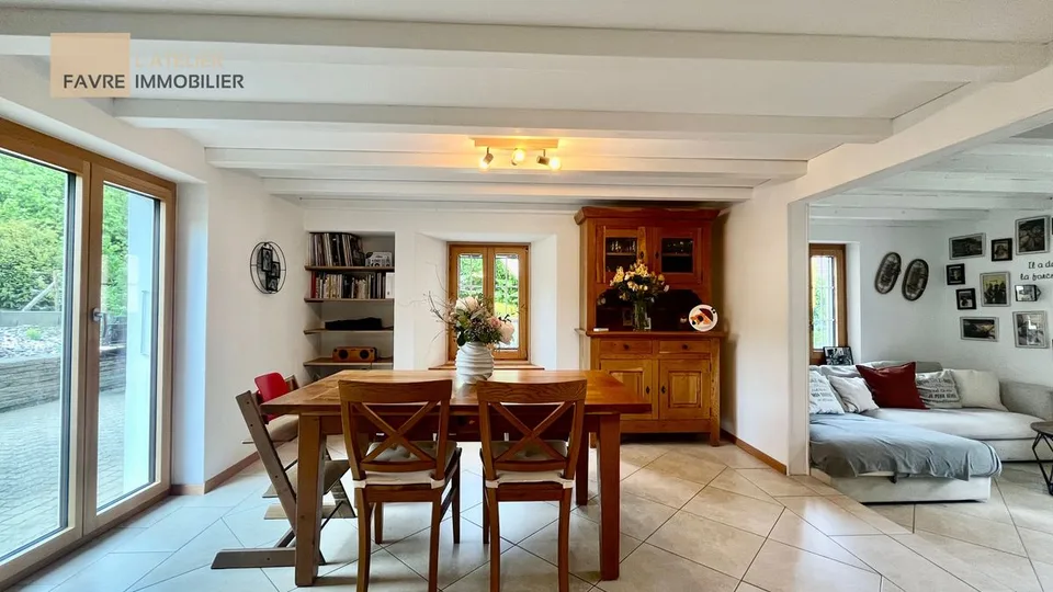 Autentica casa di villaggio con 5,5 stanze in un contesto verde di 1884 m2 – foto 3 di 13