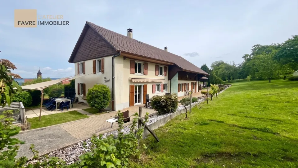 Autentica casa di villaggio con 5,5 stanze in un contesto verde di 1884 m2 – foto 2 di 13
