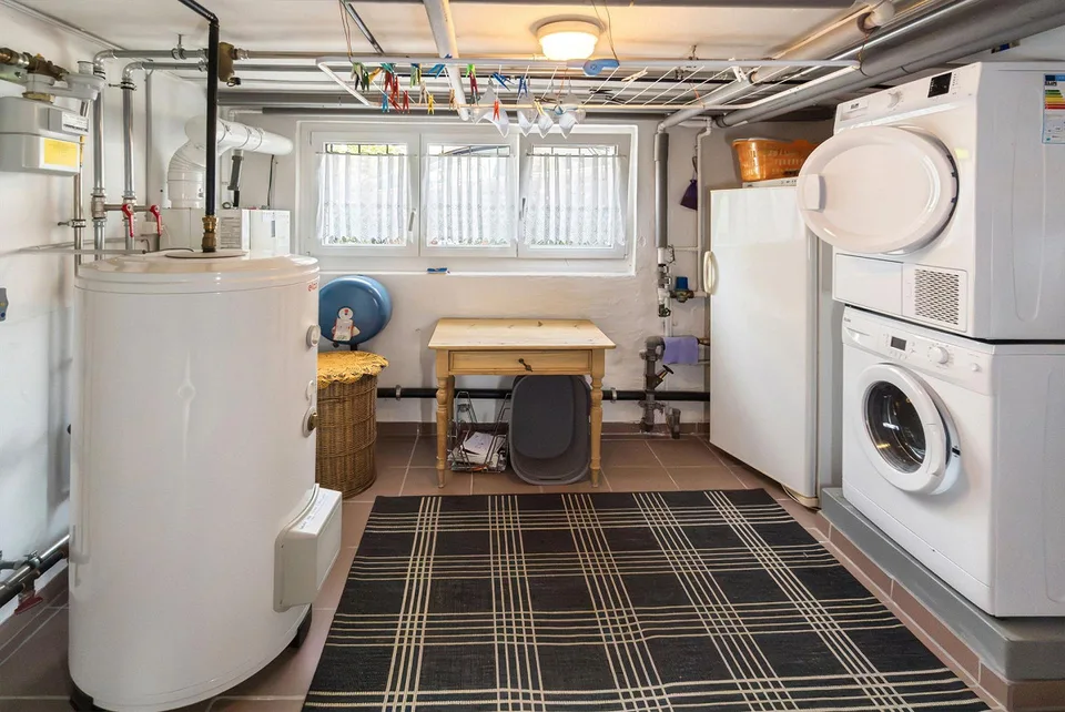 Freistehendes Einfamilienhaus mit gepflegtem Garten und Entwicklung... – Foto 19 von 22