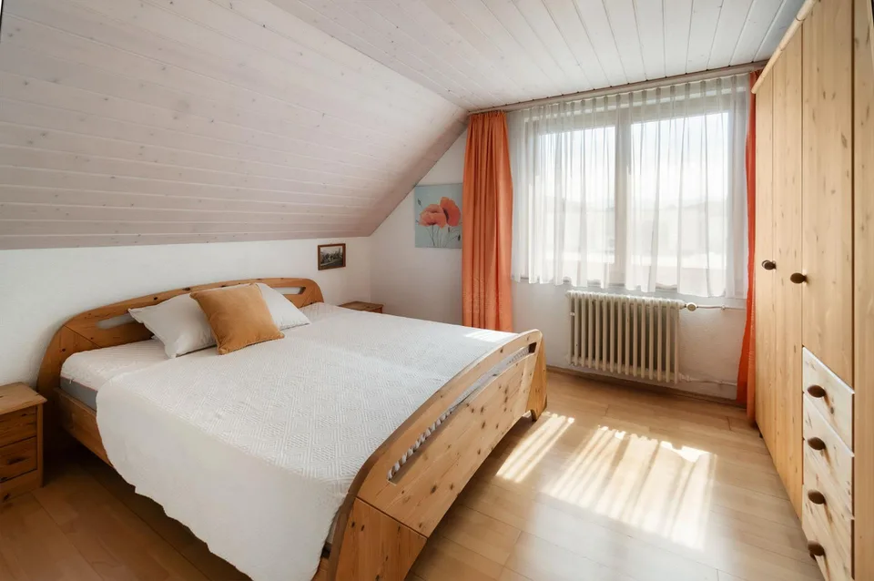 Freistehendes Einfamilienhaus mit gepflegtem Garten und Entwicklung... – Foto 13 von 22