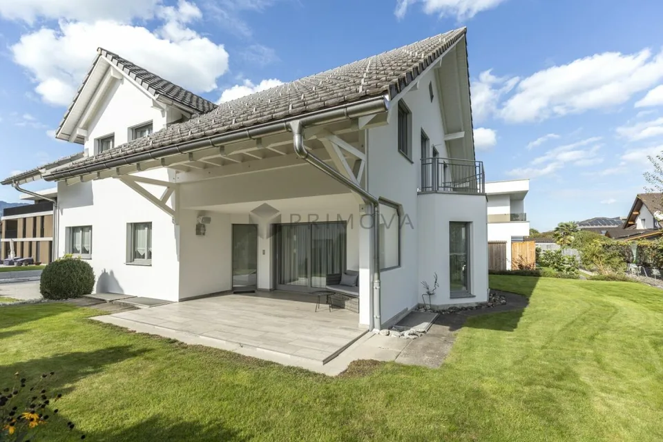 Spacieuse maison individuelle de 7,5 pièces avec sauna, jardin et six places de parking – photo 9 sur 12