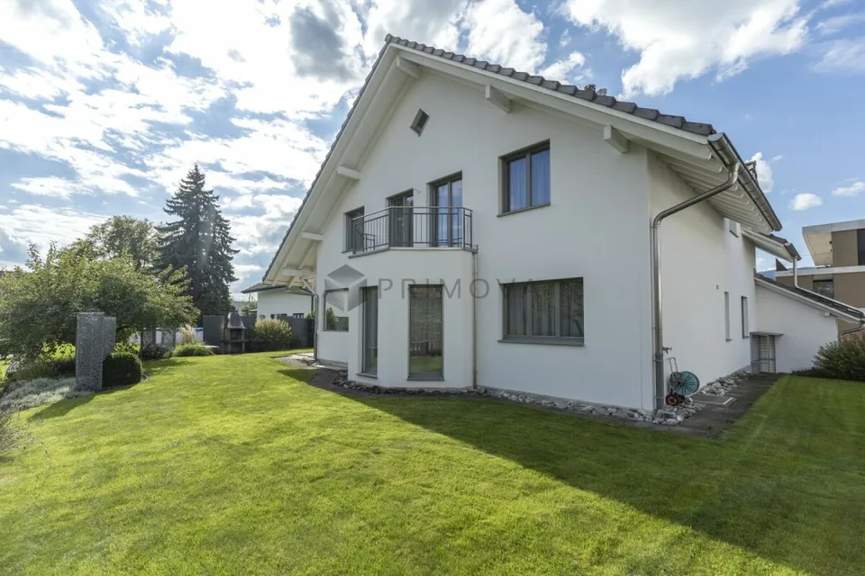 Spacieuse maison individuelle de 7,5 pièces avec sauna, jardin et six places de parking – photo 10 sur 12