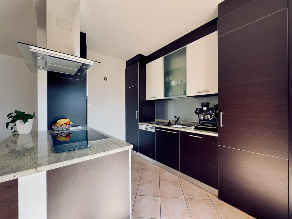 HELLES 4.5-ZIMMER-WOHNUNG MIT TERRASSE UND AUTOBOX IN GIUBIASCO – Foto 4 von 9