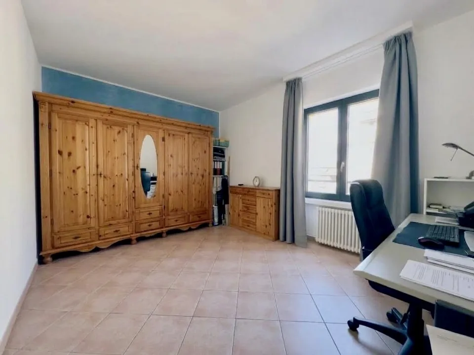 HELLES 4.5-ZIMMER-WOHNUNG MIT TERRASSE UND AUTOBOX IN GIUBIASCO – Foto 7 von 9